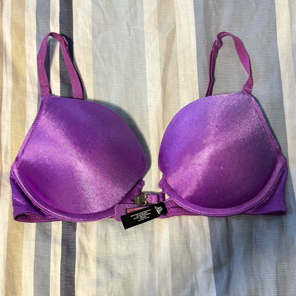 🚨3X$30🚨 Victoria’s Secret Purple Satin Push-Up Bra with Adjustable Straps